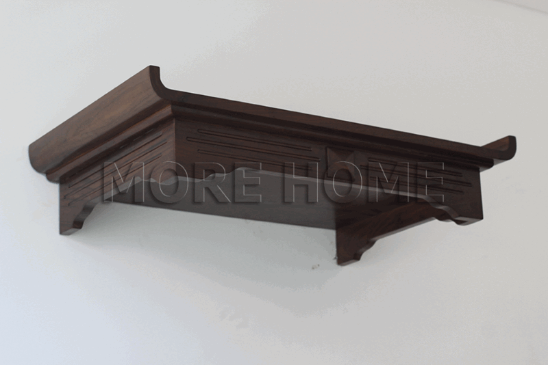 Khách hàng đánh giá cao về thiết kế đơn giản của mẫu bàn thờ treo tường gỗ óc chó với kích thước phong thủy đáp ứng được nhu cầu tâm linh của họ.